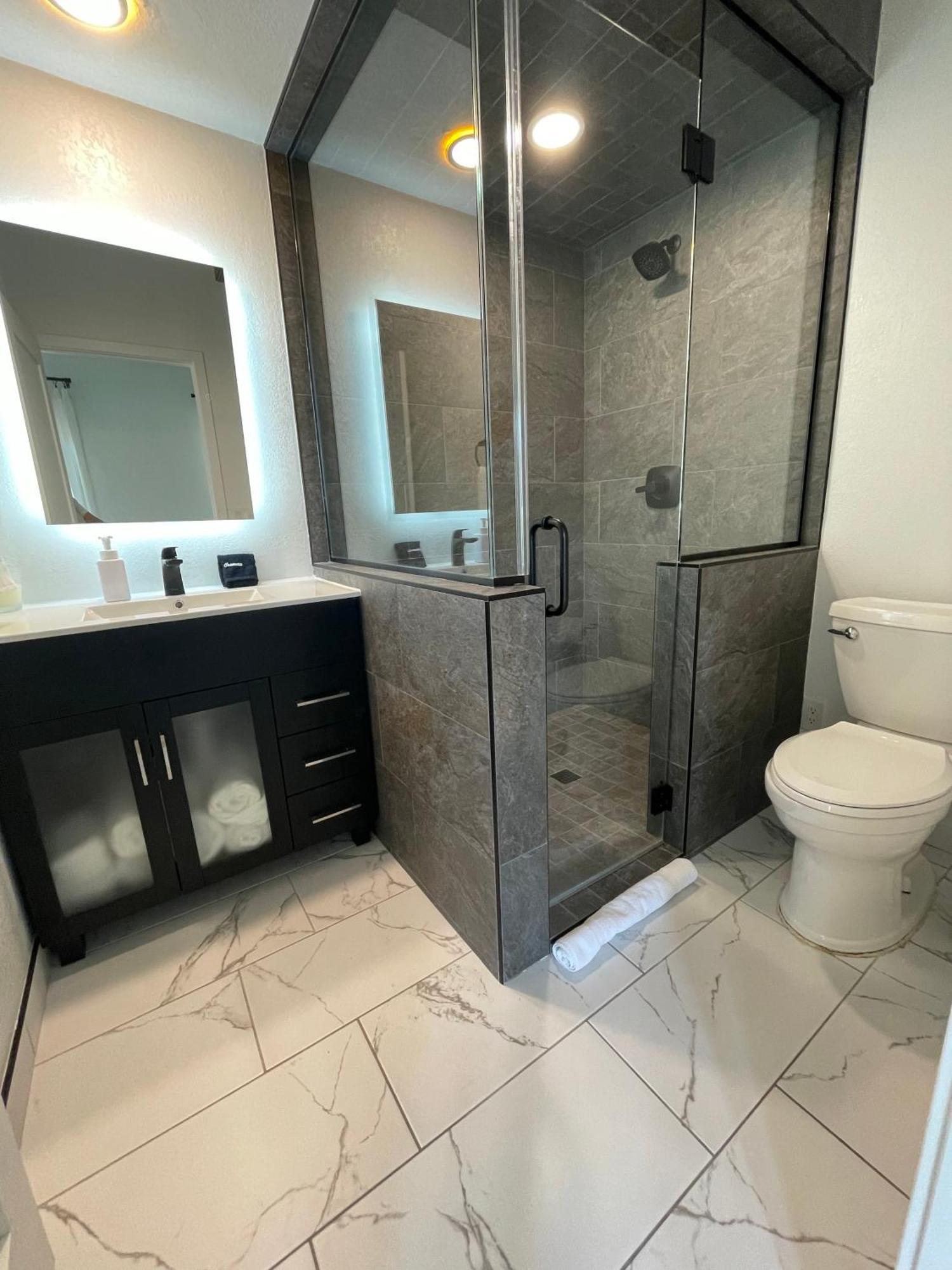 Black Palm Sparkling Pool Pool Table Close To Kierland Entertainment Newly Designed Beauty Holiday home Phoenix